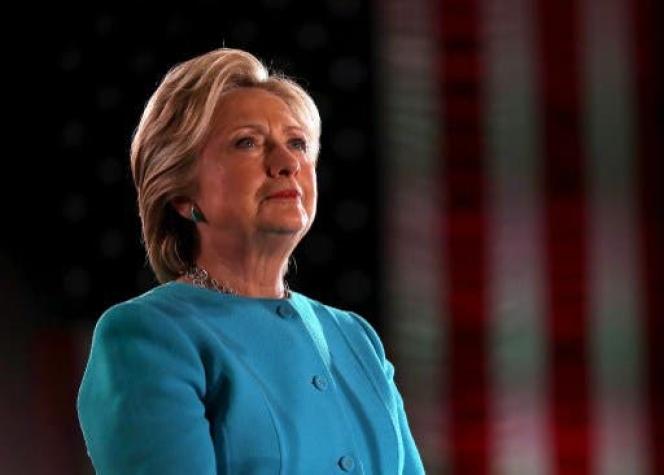Hillary Clinton advierte de peligros que traen noticias falsas