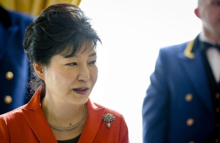 Presentan moción de destitución contra presidenta surcoreana por corrupción