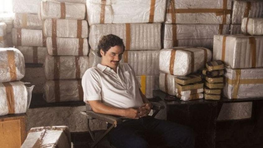 Narcos: La provocadora felicitación navideña de Pablo Escobar y Netflix que causa polémica en España