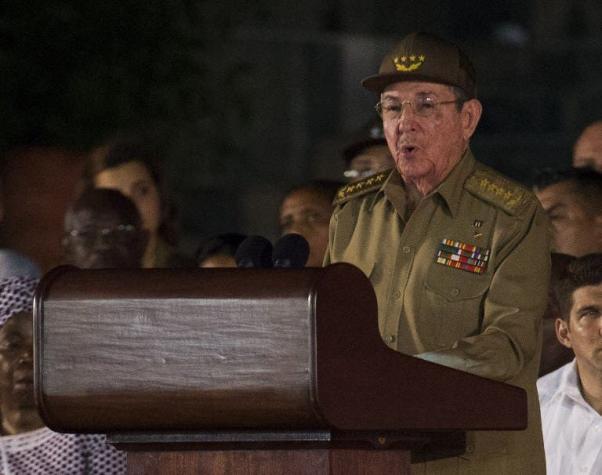 Raúl Castro jura que defenderá la revolución en Cuba tras muerte de Fidel