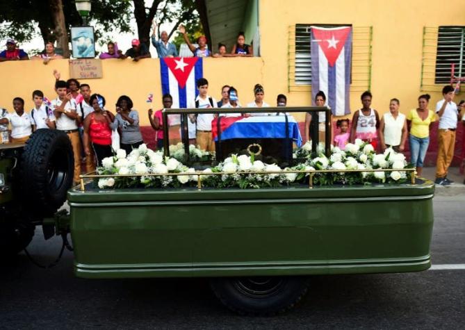 Fidel Castro es enterrado en sobria ceremonia familiar