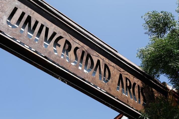 Universidad de Chile dice estar "disponible" para recibir a los alumnos de la Arcis