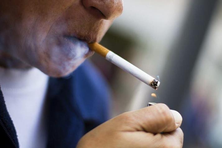 Fumar solo un cigarro al día también aumenta el riesgo de muerte prematura