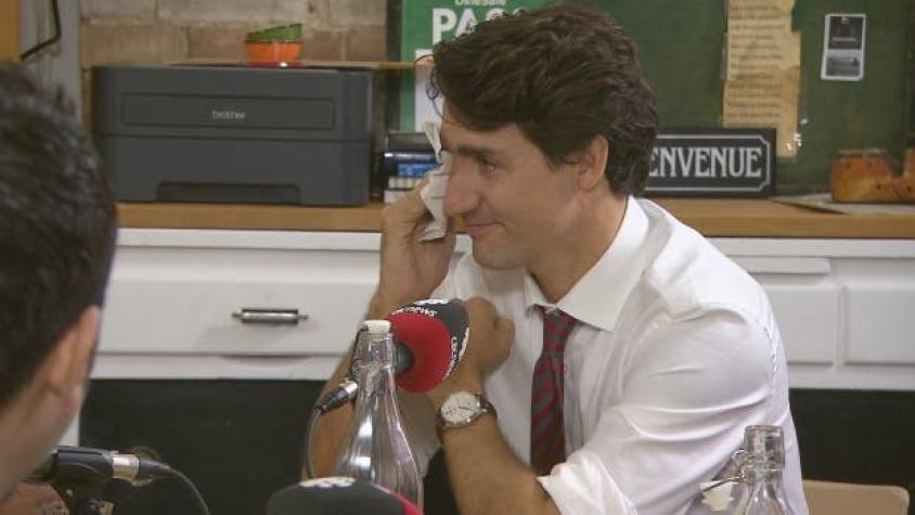 [VIDEO] Justin Trudeau se emociona con historia de familia siria que se refugió en Canadá