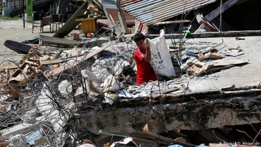 Asciende a más de 100 el número de muertos en terremoto en Indonesia