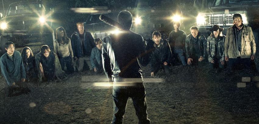 "The Walking Dead" despide la primera parte de su séptima temporada con capítulo extendido