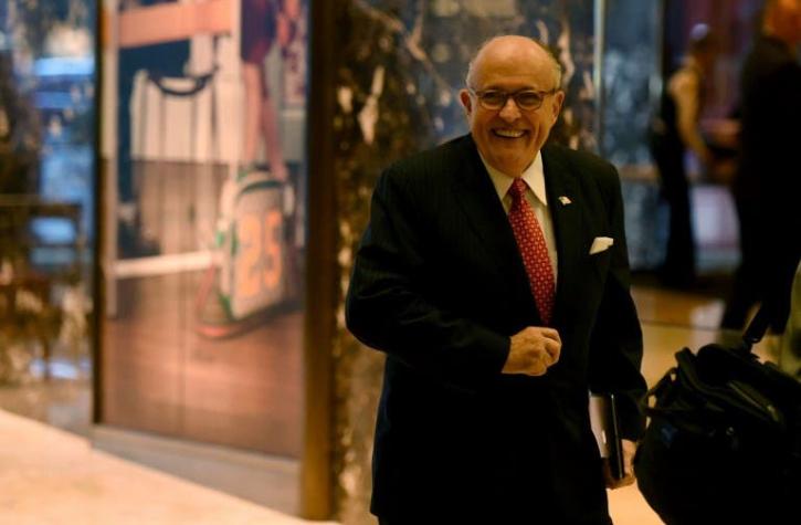 Trump anuncia que ex alcalde Rudy Giuliani no integrará su gabinete