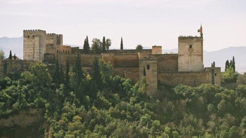 Qué nos dicen los más de 9.000 mensajes ocultos en los rincones de la maravillosa Alhambra en España