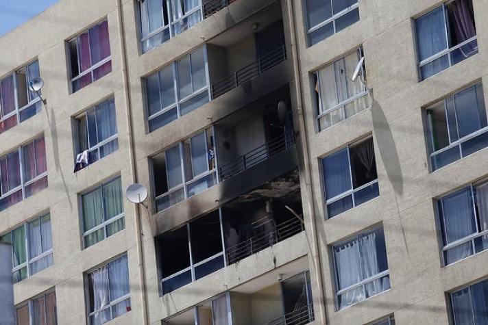 Incendio en edificio de Santiago: Experto detalla medidas para prevenir y enfrentar una emergencia