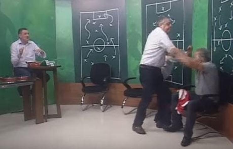 [VIDEO] Ex presidente de club de fútbol de Brasil golpea a panelista en televisión