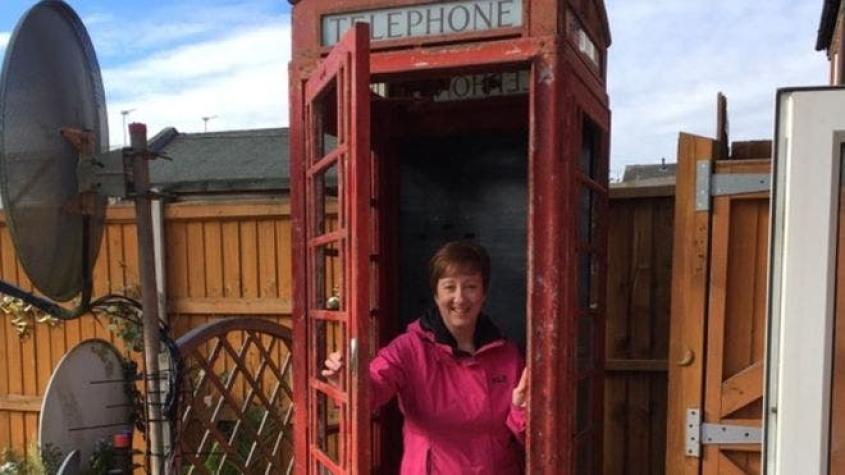 El lucrativo negocio de la venta de las cabinas de teléfono británicas en el resto del mundo