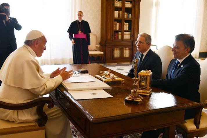 Papa Francisco se reúne con Santos y Uribe para abordar acuerdo de Paz en Colombia