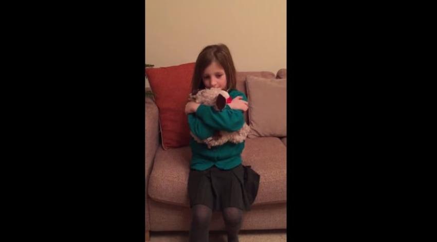 [VIDEO] La reacción de una niña al ver que su peluche preferido se transforma en un animal de verdad