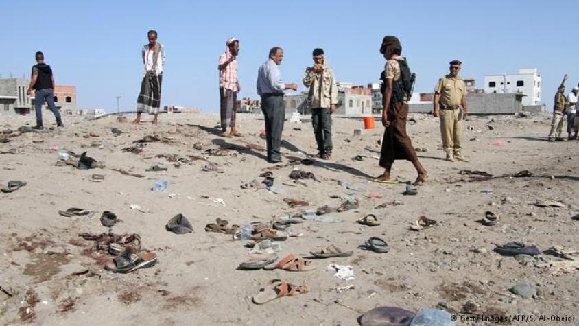 Yemen: 42 soldados mueren en atentado mientras esperaban salario