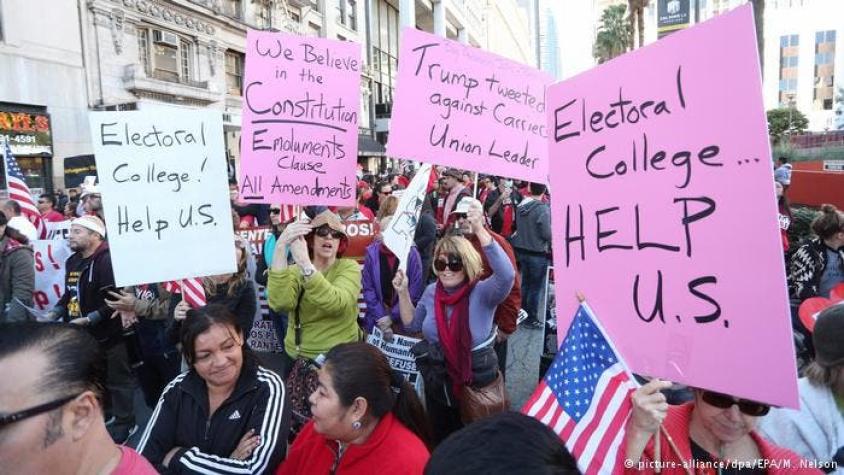 La comunidad hispana de Los Ángeles protesta contra Trump