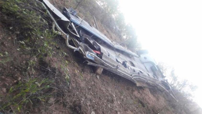 Al menos 7 policías mueren tras caída de bus a un barranco en Perú