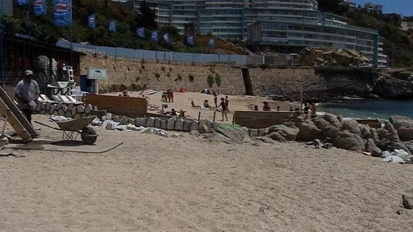 Construcción de muro en mitad de una playa en Concón genera discrepancias