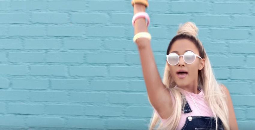 [VIDEO] La "rubia" Ariana Grande une fuerzas con Stevie Wonder en nueva canción del filme "Sing"