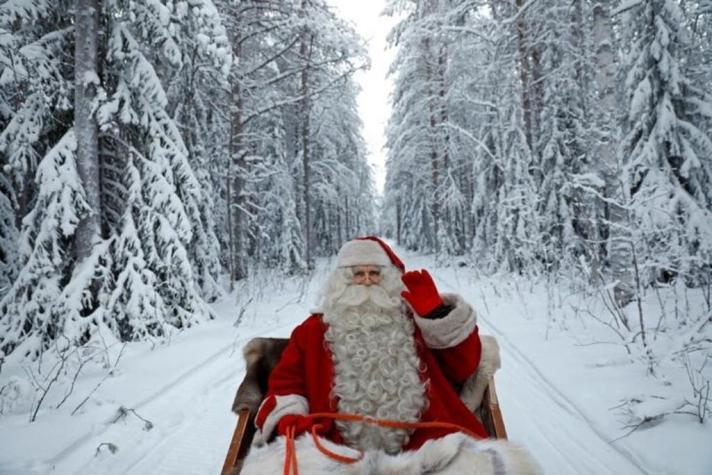 [VIDEO] Santa Claus renueva su licencia de piloto en Canadá