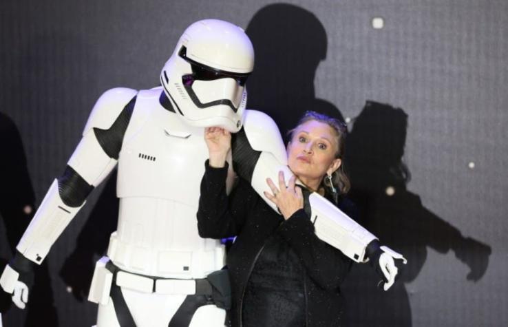 “Estrangulada por mi sostén”: Carrie Fisher pidió tener un obituario estelar