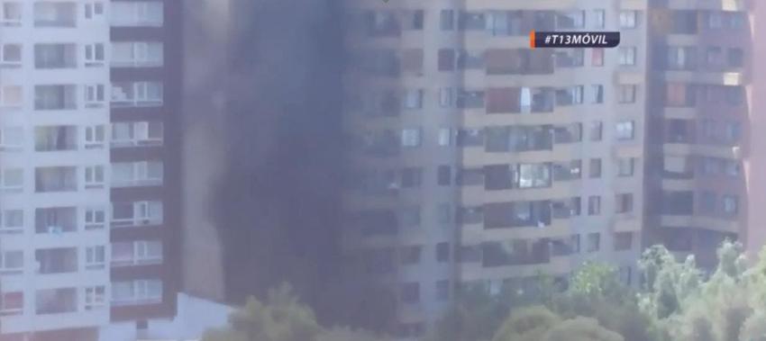 Capitán de Bomberos apunta a "mala coordinación" con Carabineros tras incendio en centro de Santiago