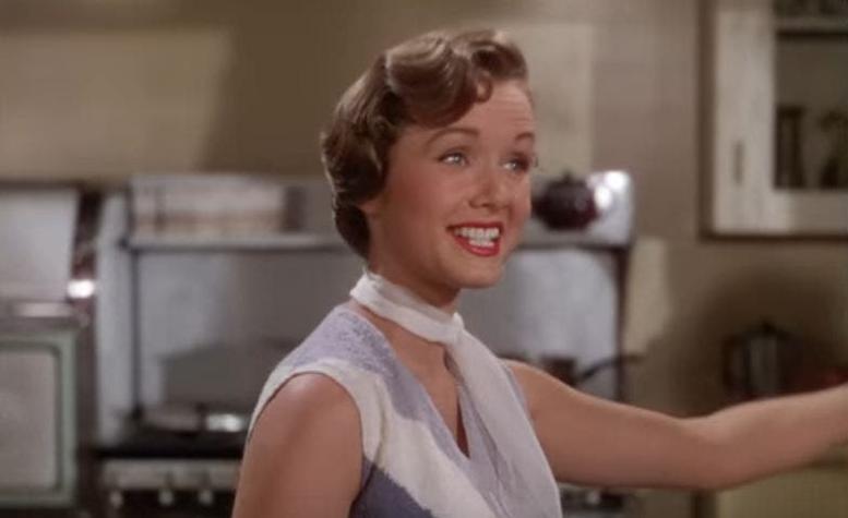 [VIDEO] Así se lucía Debbie Reynolds interpretando a Kathy Selden en "Cantando bajo la lluvia"