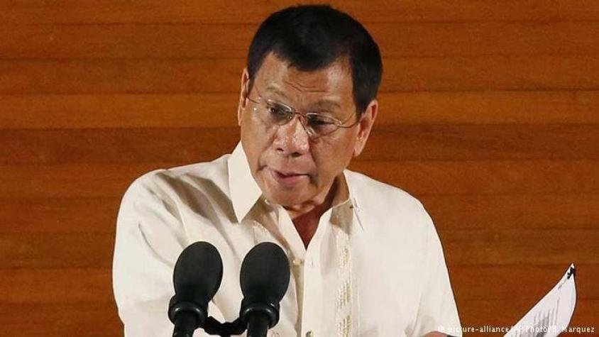 Duterte califica de "corrupta" a la policía filipina, pero no cambia su campaña contra la droga