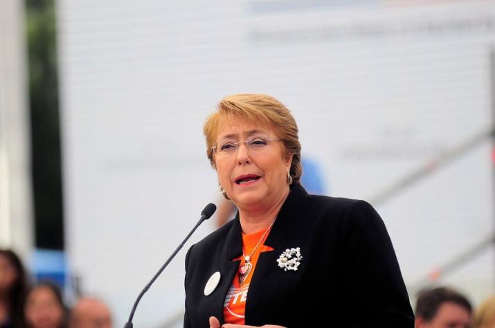 Bachelet encabeza inédito acto por matrimonio igualitario