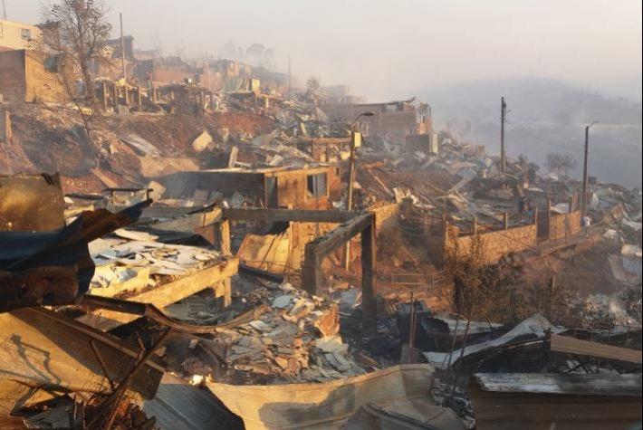 Municipalidad informa de los artículos que necesitan los damnificados en el incendio en Valparaíso
