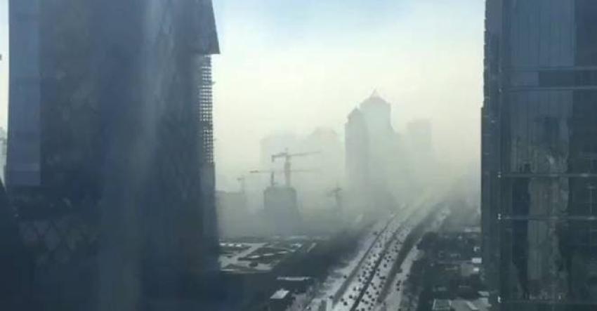 [VIDEO] Una gigantesca nube de esmog cubre Pekín en tan solo 20 minutos