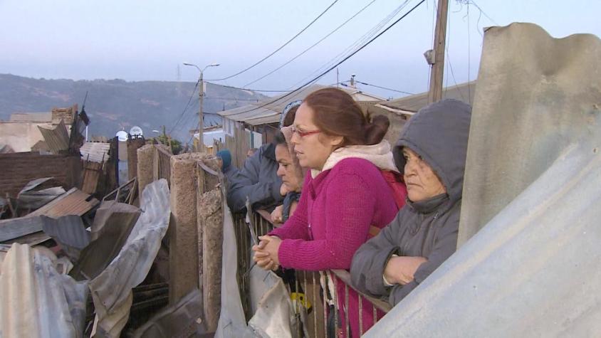 Incendio en Valparaíso: familias afectadas se niegan a abandonar zonas de riesgo