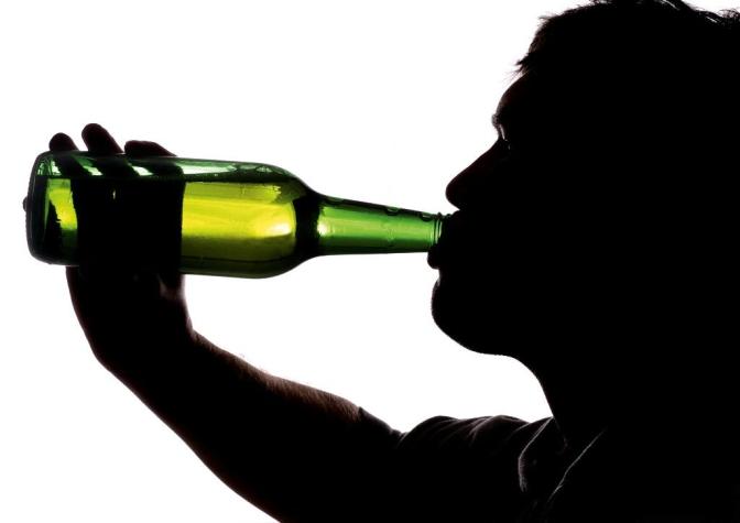 Alcoholismo: la cerveza más lejos y el refresco más cerca