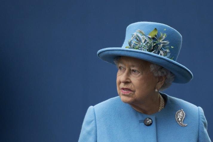 "Maldición su Majestad, casi le disparo": guardia de seguridad casi tirotea a la reina Isabel II