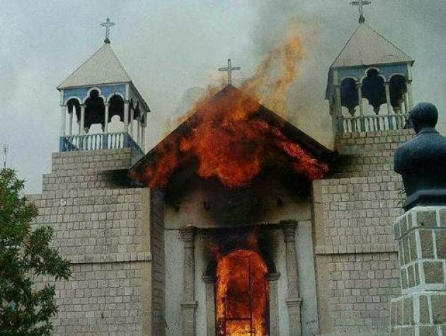 Incendio afecta a iglesia de Mamiña en la comuna de Pozo Almonte