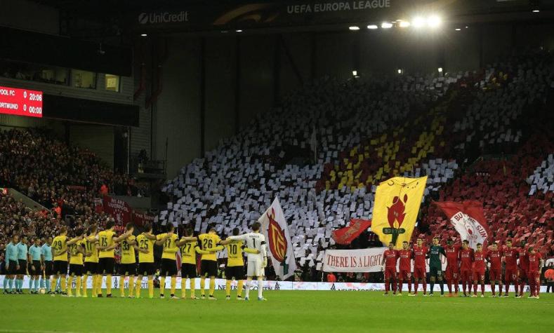 [VIDEO] Hinchas del Liverpool y Borussia Dortmund se llevan premio a “Mejor Afición” de la FIFA