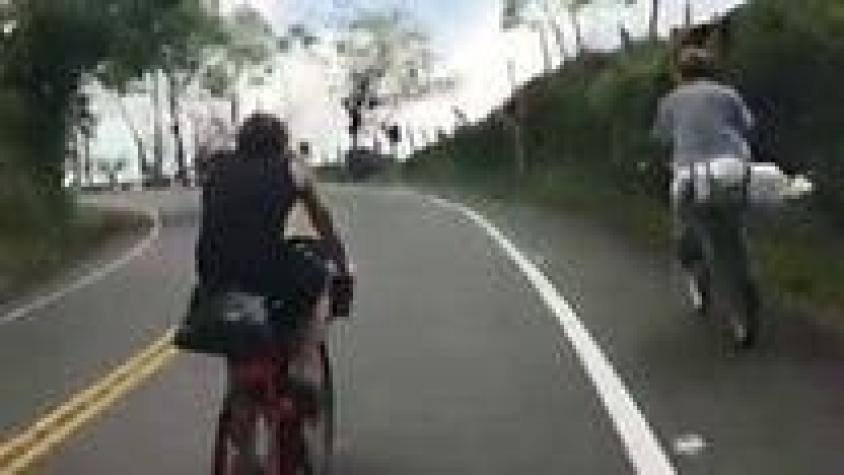 El campesino colombiano que "dejó en ridículo" a dos triatletas europeos con su humilde bicicleta