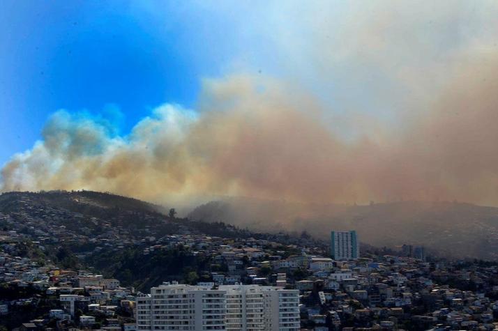 Bomberos de Valparaíso declara incendio de Camino La Pólvora como "superado"