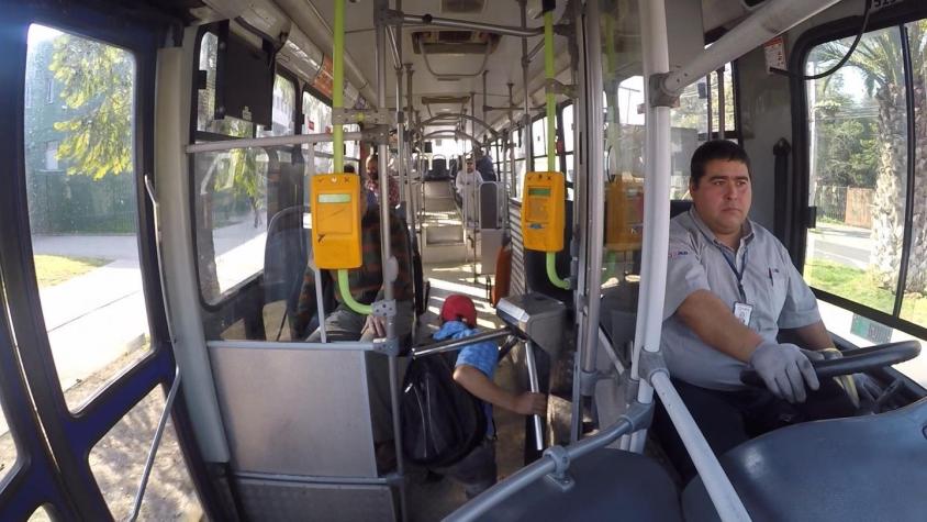 Transantiago: encuesta revela críticas de los usuarios hacia los evasores del transporte público