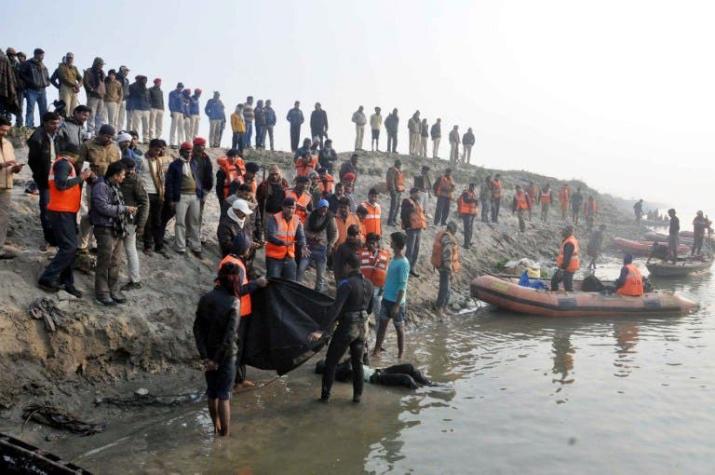 Al menos 26 muertos al naufragar embarcación en el río Ganges de India