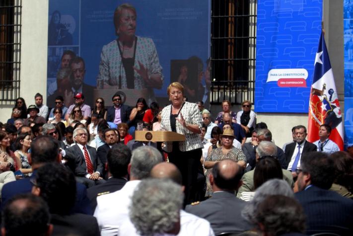 Proceso Constituyente: Bachelet recibe bases ciudadanas y compromete reforma para 2017