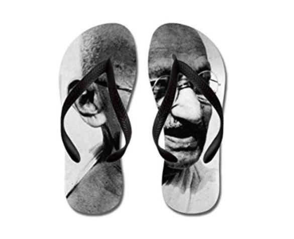 Las sandalias con la cara de Gandhi que pusieron en problemas a Amazon en India