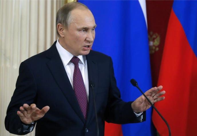 Con ironía y ofensas, Putin rechaza existencia de supuesto informe de Rusia sobre Donald Trump