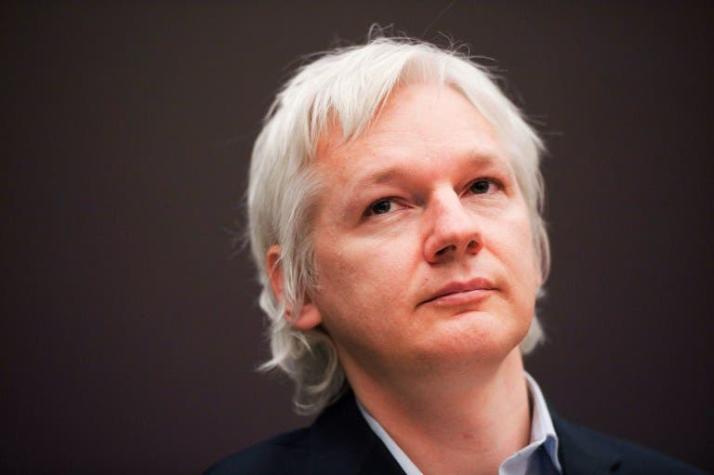 Fundador de WikiLeaks está dispuesto a entregarse a EE.UU