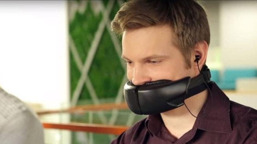 La máscara de voz que puede silenciar las conversaciones telefónicas de los pesados de la oficina