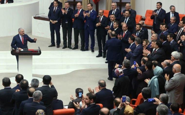 Turquía: Parlamento aprueba reforma constitucional que da amplios poderes al presidente