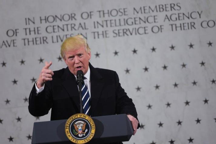 Trump niega tensión con agencias de inteligencia en visita a la CIA