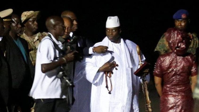 El expresidente de Gambia concede su derrota electoral y deja el país luego de 22 años en el poder