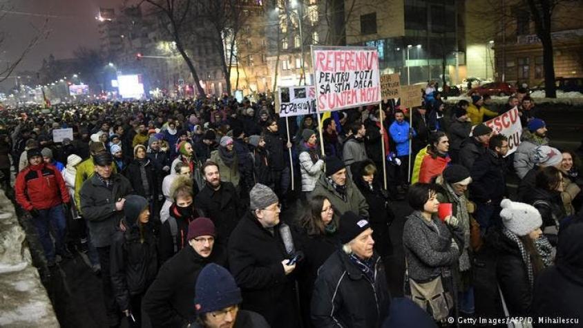 Multitudinaria protesta en Rumania contra polémica ley que despenaliza ciertos casos de corrupción