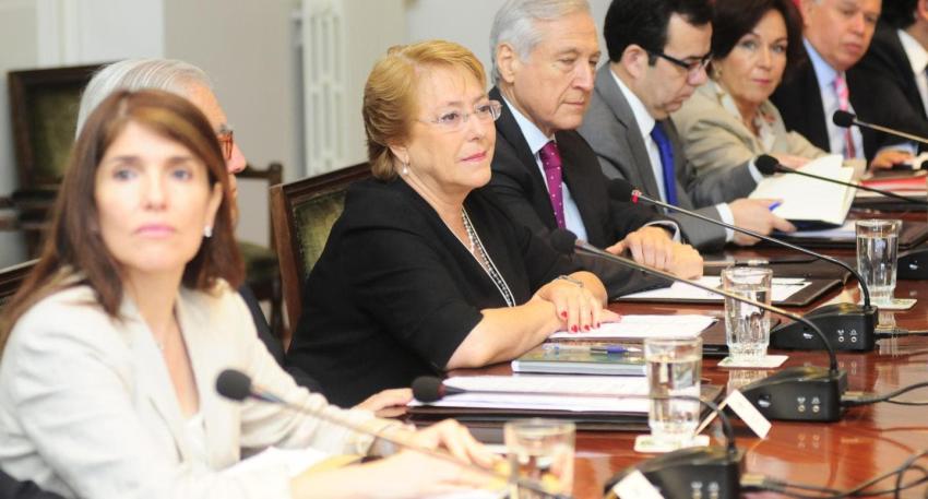 Bachelet suspende viaje a la cumbre Celac debido a emergencia por incendios forestales