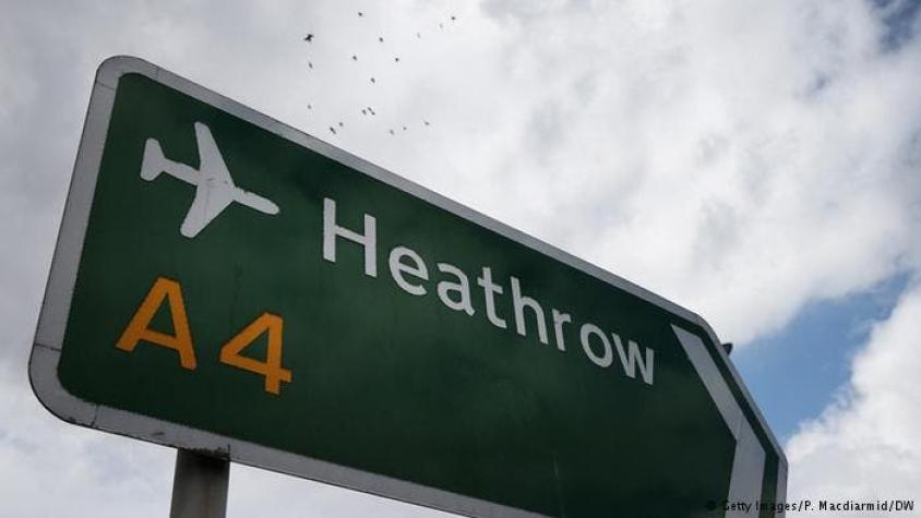 Cien vuelos cancelados en Heathrow por densa niebla